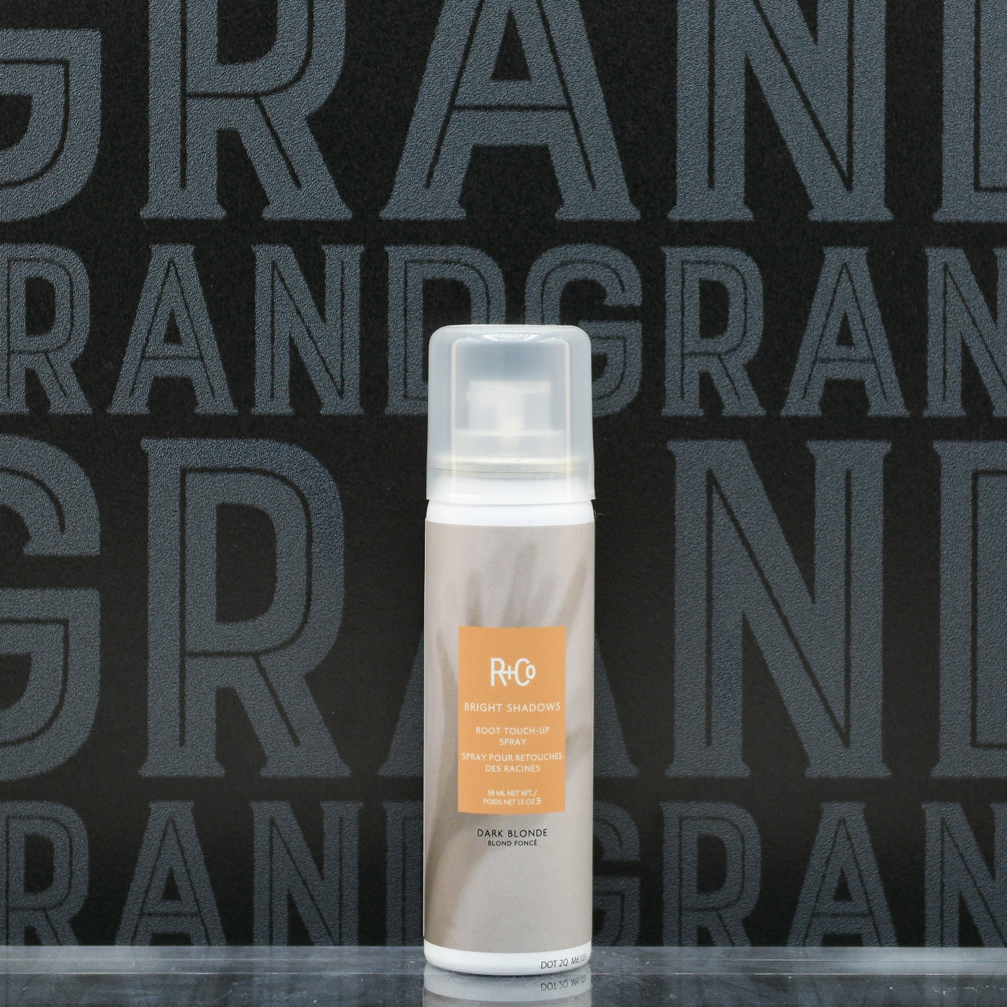 BRIGHT SHADOWS Root Spray Dark Blonde